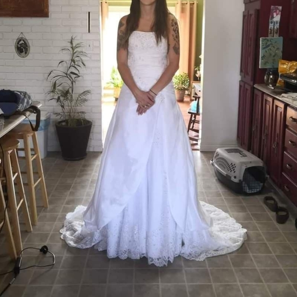 Wedding dress - Picture 2 of 3